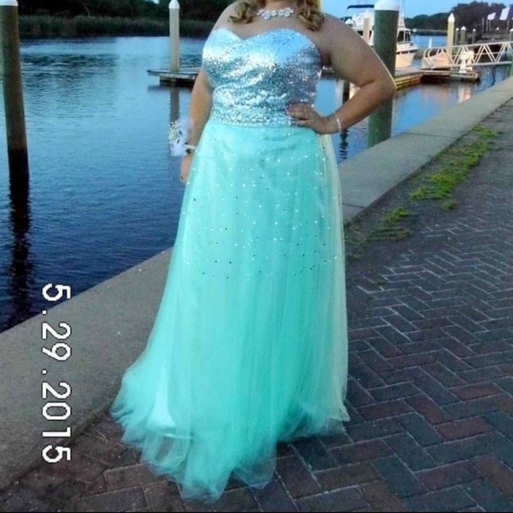 Mint/light blue prom dress